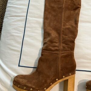 Veronica Beard glendale clog boots in hazelwood suede